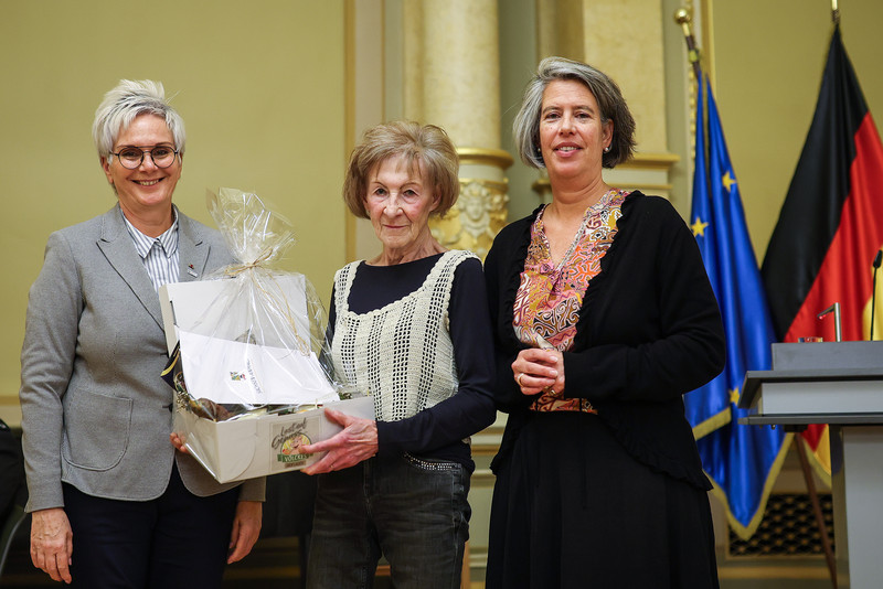 Sachsen-Anhalts Sportministerin Dr. Tamara Zieschang hat in Magdeburg elf verdiente Ehrenamtliche, sieben Sportlerinnen und Sportler und eine Mannschaft ausgezeichnet.