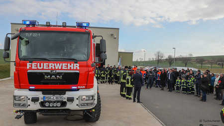 Foto der Übergabe eines Spezialfahrzeuges im Landkreis Mansfeld-Südharz