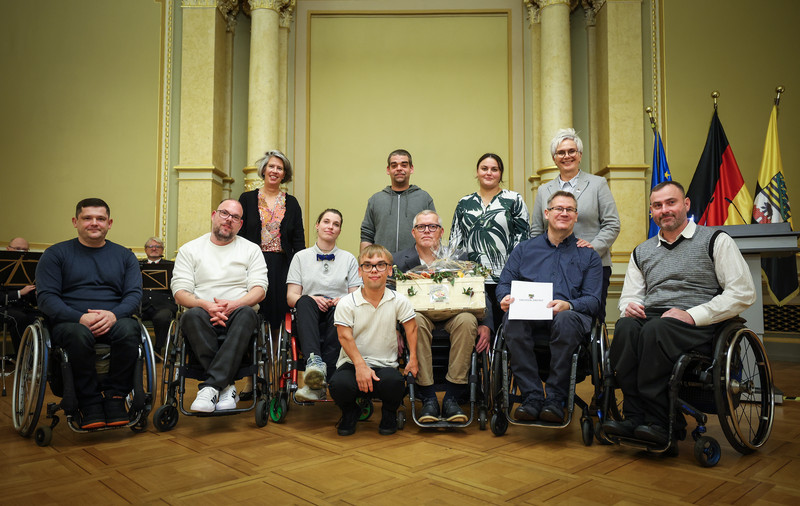 Sachsen-Anhalts Sportministerin Dr. Tamara Zieschang hat in Magdeburg elf verdiente Ehrenamtliche, sieben Sportlerinnen und Sportler und eine Mannschaft ausgezeichnet.