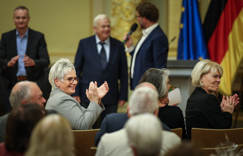 Sachsen-Anhalts Sportministerin Dr. Tamara Zieschang hat in Magdeburg elf verdiente Ehrenamtliche, sieben Sportlerinnen und Sportler und eine Mannschaft ausgezeichnet.
