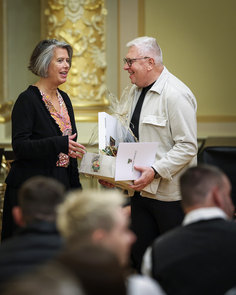 Sachsen-Anhalts Sportministerin Dr. Tamara Zieschang hat in Magdeburg elf verdiente Ehrenamtliche, sieben Sportlerinnen und Sportler und eine Mannschaft ausgezeichnet.