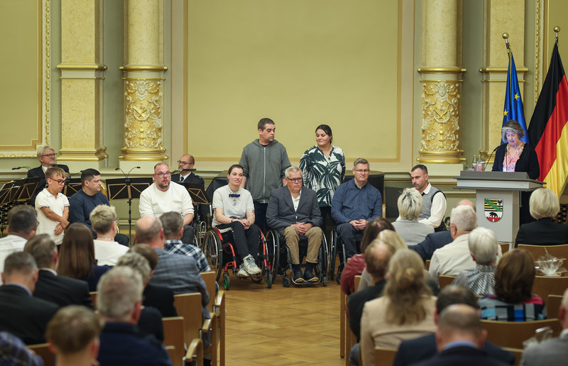 Sachsen-Anhalts Sportministerin Dr. Tamara Zieschang hat in Magdeburg elf verdiente Ehrenamtliche, sieben Sportlerinnen und Sportler und eine Mannschaft ausgezeichnet.