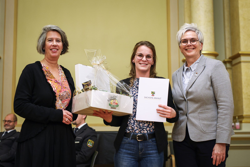 Sachsen-Anhalts Sportministerin Dr. Tamara Zieschang hat in Magdeburg elf verdiente Ehrenamtliche, sieben Sportlerinnen und Sportler und eine Mannschaft ausgezeichnet.