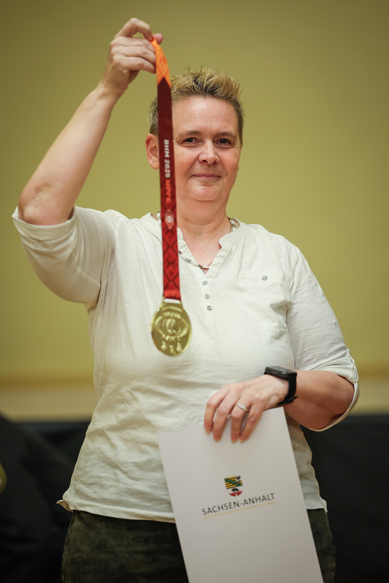 Sachsen-Anhalts Sportministerin Dr. Tamara Zieschang hat in Magdeburg elf verdiente Ehrenamtliche, sieben Sportlerinnen und Sportler und eine Mannschaft ausgezeichnet.