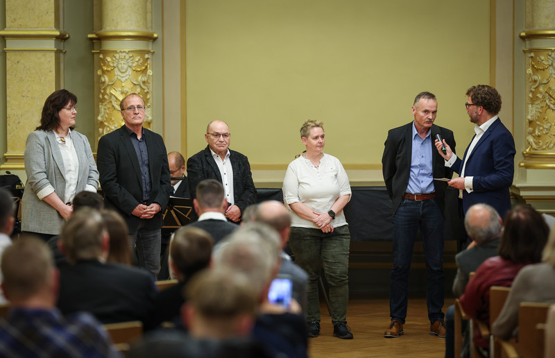 Sachsen-Anhalts Sportministerin Dr. Tamara Zieschang hat in Magdeburg elf verdiente Ehrenamtliche, sieben Sportlerinnen und Sportler und eine Mannschaft ausgezeichnet.